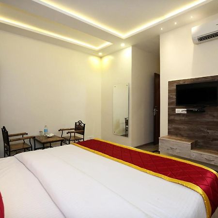 Oyo 9159 Hotel Royal Woodslark Zirakpur Kültér fotó