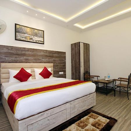 Oyo 9159 Hotel Royal Woodslark Zirakpur Kültér fotó
