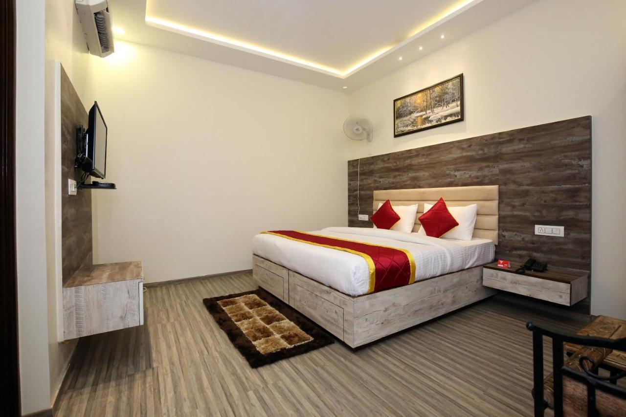 Oyo 9159 Hotel Royal Woodslark Zirakpur Kültér fotó
