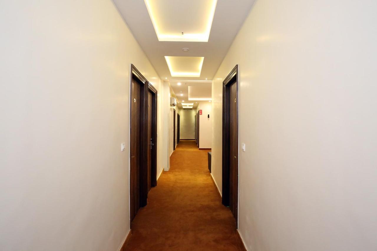 Oyo 9159 Hotel Royal Woodslark Zirakpur Kültér fotó