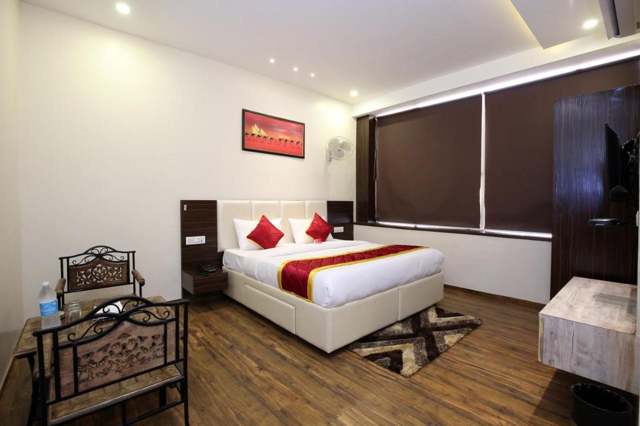 Oyo 9159 Hotel Royal Woodslark Zirakpur Kültér fotó