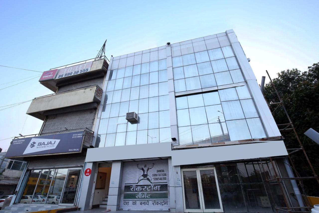 Oyo 9159 Hotel Royal Woodslark Zirakpur Kültér fotó