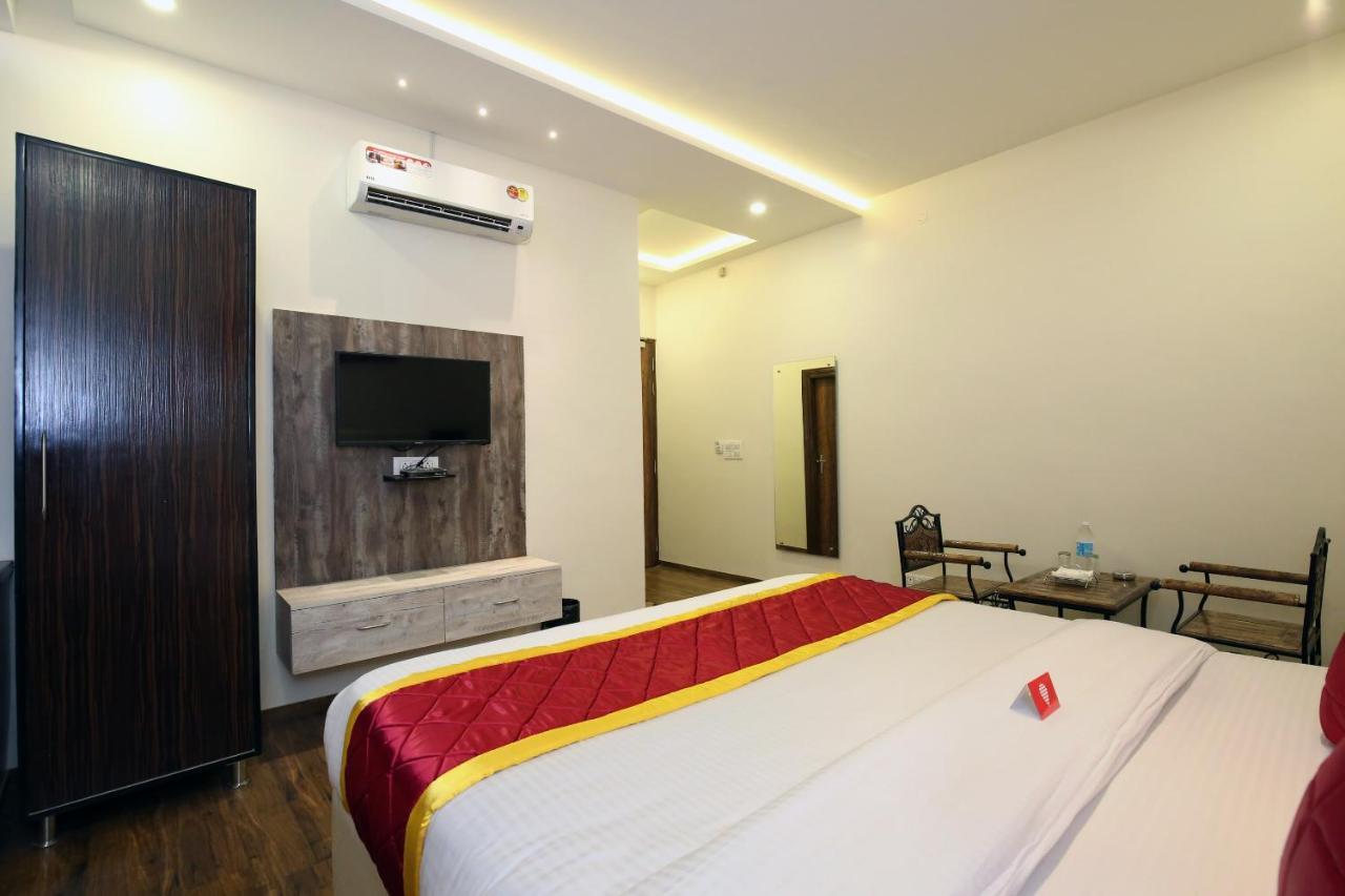 Oyo 9159 Hotel Royal Woodslark Zirakpur Kültér fotó