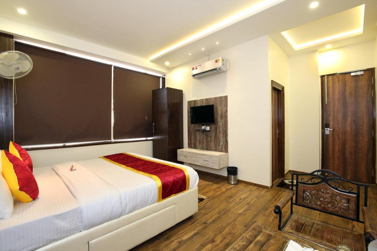 Oyo 9159 Hotel Royal Woodslark Zirakpur Kültér fotó