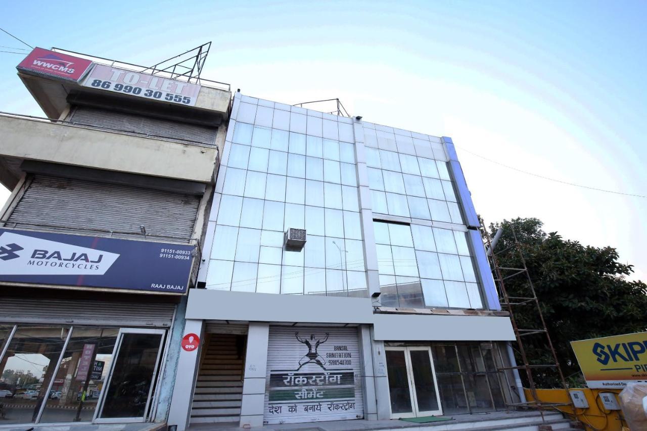 Oyo 9159 Hotel Royal Woodslark Zirakpur Kültér fotó